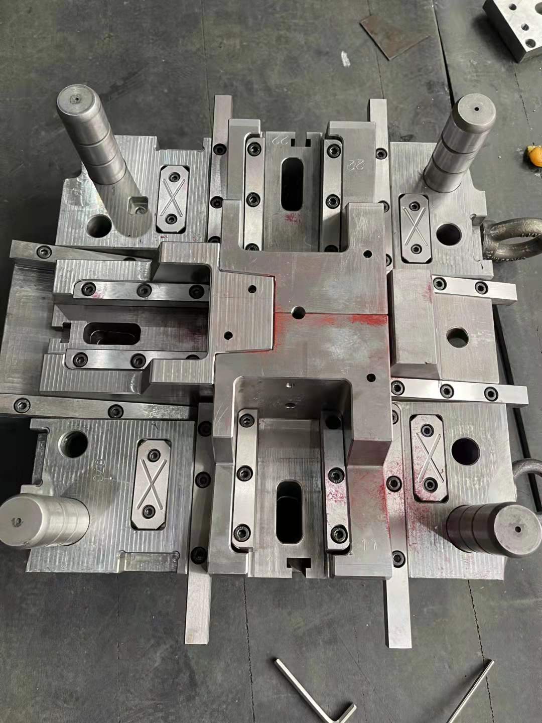 塑料注塑模具热流道系统的缺点有哪些 塑料注塑模具热流道系统的缺点有哪些